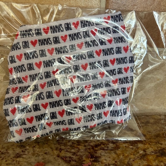 Beautiful 😍 🆕🎉🎉🎉
Momma's Girl Newborn, Baby, & Toddler Girl Bow on Headwrap - Picture 5 of 5